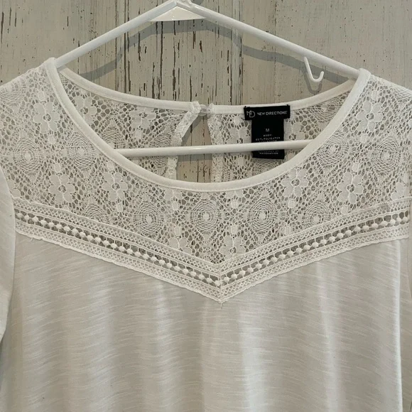 New Directions Boho lace/fringe bell sleeve top Sz medium - Picture 2 of 6